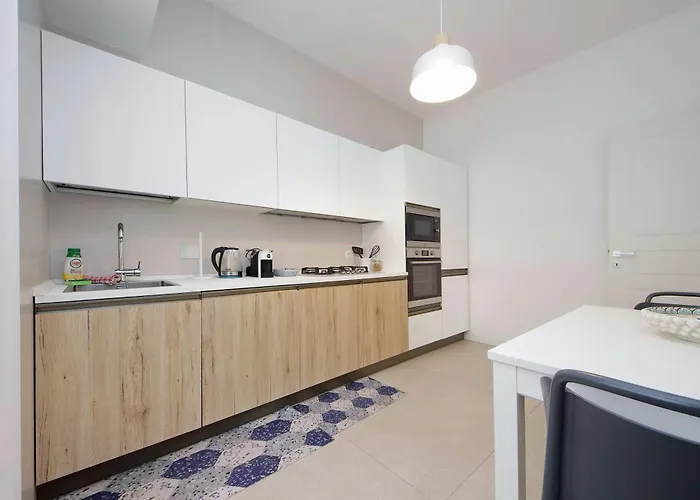 Daire Welcome In Vatican Vista With Balcony *